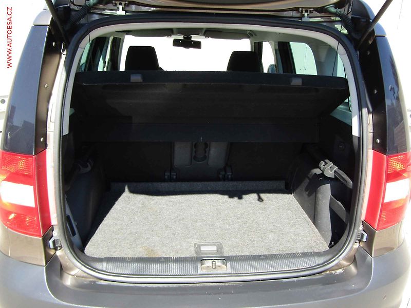 Škoda Yeti (2010) 2.0 TDi 4x4, AC, tempo, park - fotka 7 z 17