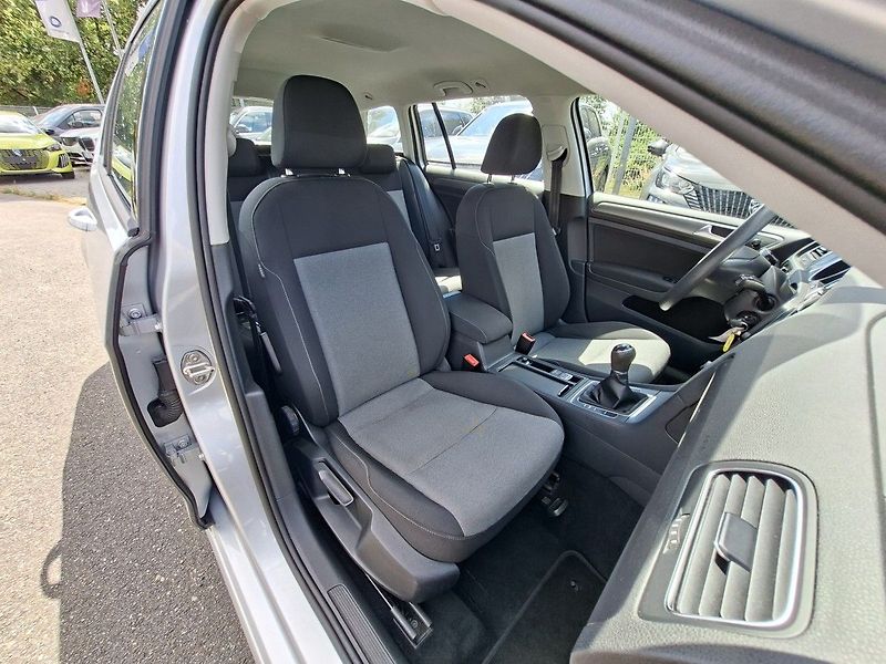 Volkswagen Golf 1,6 TDI 110k M5 - fotka 15 z 25