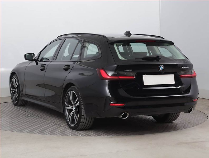 BMW Řada 3 (2021) Advantage 320 d xDrive - fotka 4 z 23