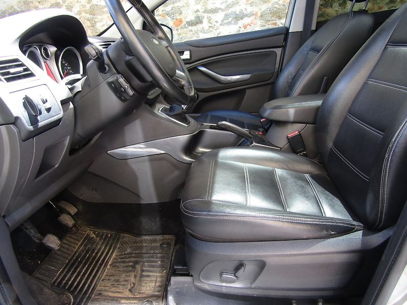 Ford Kuga (2009) 2.0 TDCi 100kW - fotka 19 z 36