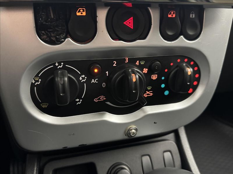 Dacia Duster 1,6 i 77kW AC LED TAŽNÉ KAMERA - fotka 18 z 33