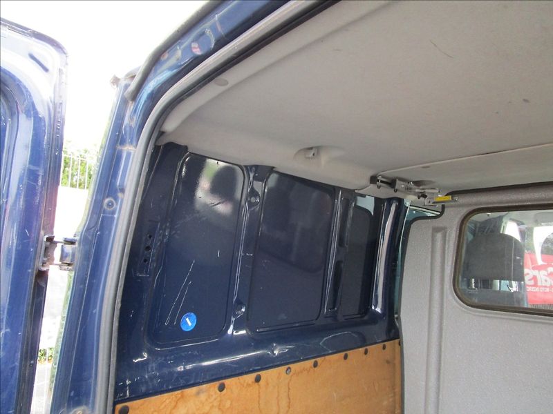 Ford Transit 260S 2.2TDCi Klima, 6 míst - fotka 30 z 39