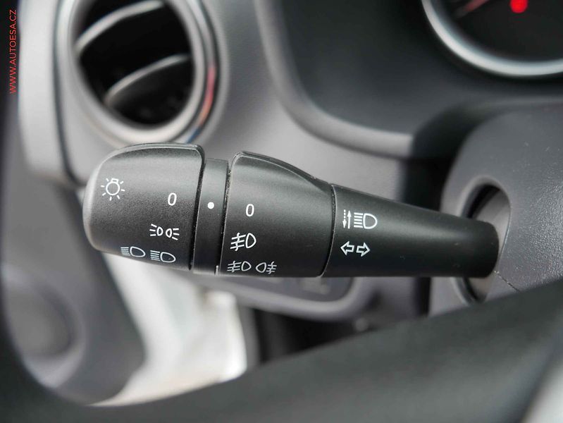 Dacia Sandero (2019) 1.0 SCe, AC - fotka 13 z 14