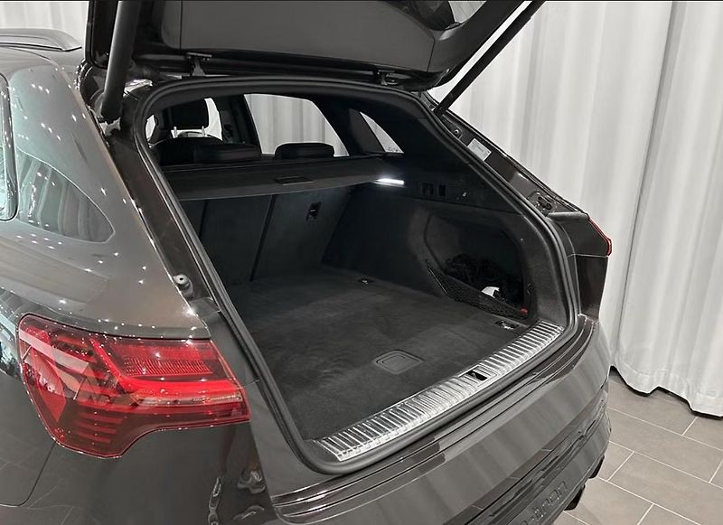 Audi Q8 e-tron 55 Q 360k Pano Tažné 4 zóny - fotka 4 z 19
