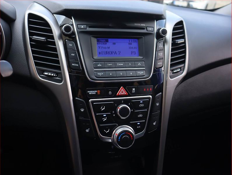 Hyundai i30 (2013) 1.6 MPI, Serv.kniha, Tempomat - fotka 12 z 17