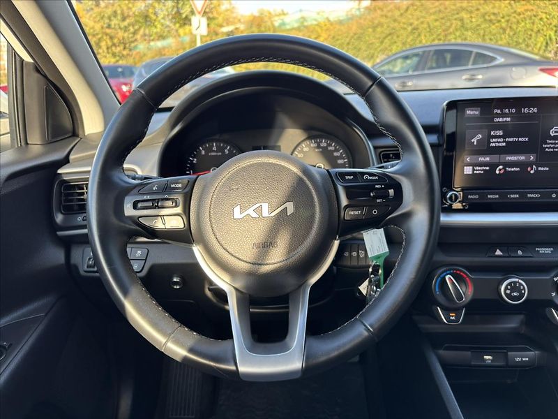 Kia Stonic 1,2 DPi Comfort ZÁRUKA CARPLAY - fotka 16 z 29