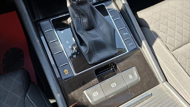 Škoda Superb 1,6 TDi 88 Kw Style DSG DPH - fotka 25 z 32