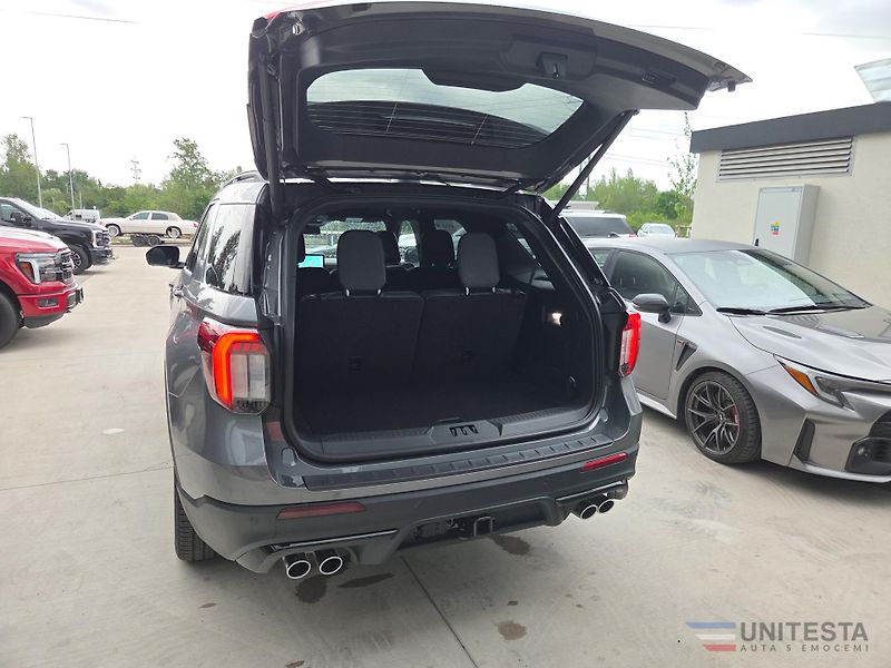 Ford Explorer (2026) 2026 Explorer ST 4x4 - fotka 10 z 15