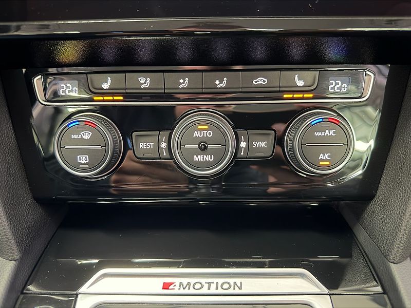 Volkswagen Passat 2.0TSI 200KW DSG 4MOTION R-LIN - fotka 22 z 28