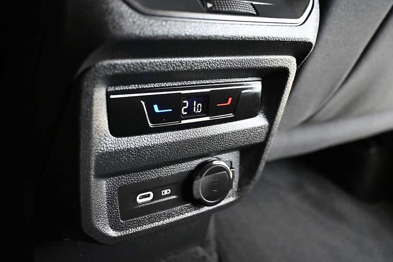 Volkswagen Tiguan (2023) 2.0 LIFE DSG LED ACC Tažné TDI - fotka 29 z 35