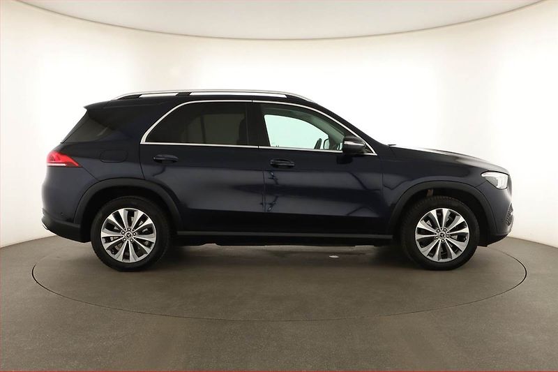 Mercedes-Benz GLE (2022) 300 d - fotka 6 z 19