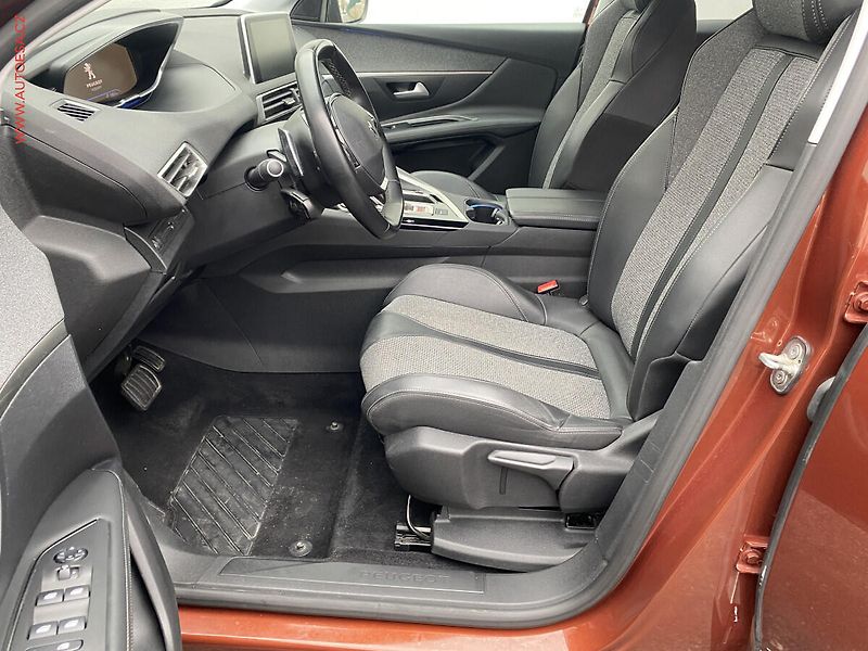 Peugeot 3008 (2019) 1.2PT, Allure, AT, navi - fotka 9 z 19