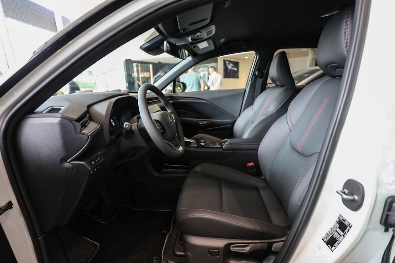 Lexus LBX 1.5L HEV EMOTION TECH - fotka 7 z 13