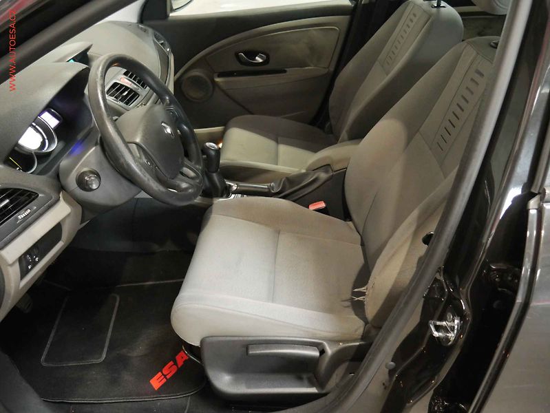 Renault Mégane (2010) 1.5 dCi, autoAC, temp - fotka 9 z 19