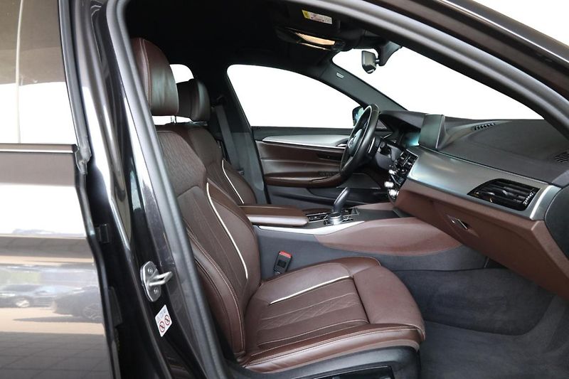 BMW Řada 5 530d xDrive Limousine - fotka 25 z 30