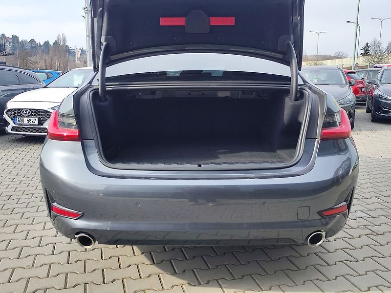 BMW Řada 3 330e 2.0/215kW Sportline PHEV - fotka 9 z 38