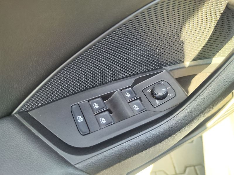 Škoda Octavia 2.0 TDI/85kW Style DSG - fotka 34 z 34