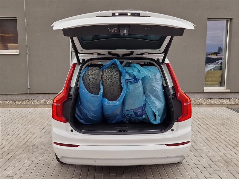 Volvo XC90 B5 AWD MomentumPro, 7-míst,ČR - fotka 39 z 50