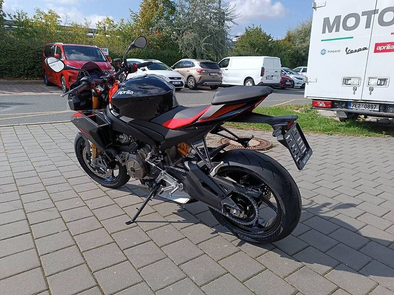 Aprilia Tuono 660 (2025) Factory Dark Beshee + 4roky zá - fotka 5 z 12
