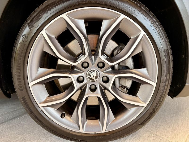 Škoda Superb 2.0 TSi 206 Kw DSG 4x4 Scout - fotka 31 z 32