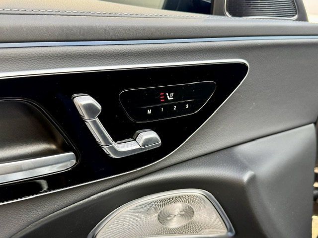 Mercedes-Benz Třídy E (2025) 300 de 4MATIC kombi s EQ - fotka 22 z 46