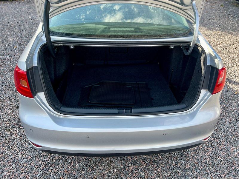 Volkswagen Jetta (2011) 1.2TSi 77kW *ALU*PDC*Klima* - fotka 19 z 19
