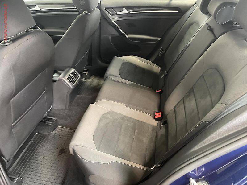 Volkswagen Golf (2019) 1.5TSi, DSG, LED, navi - fotka 10 z 17