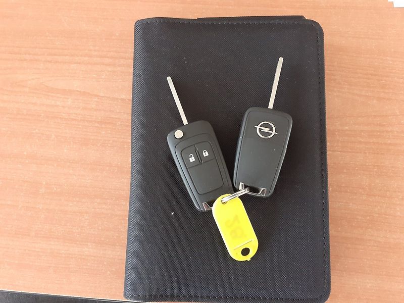 Opel Corsa (2016) 1.4 i AUTOMAT - fotka 23 z 34