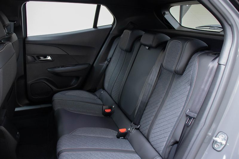 Peugeot 2008 (2026) ALLURE Turbo 100 MAN6 - fotka 8 z 15
