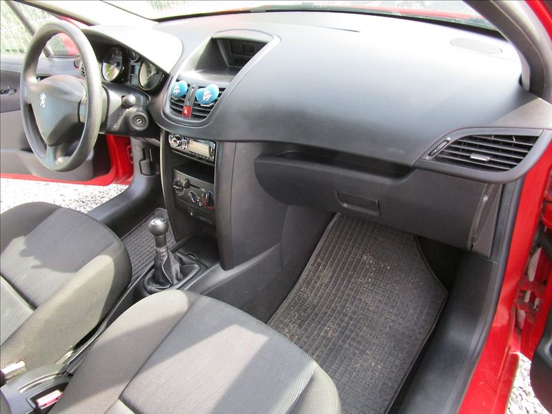 Peugeot 207 1.4i 54kW - fotka 15 z 35