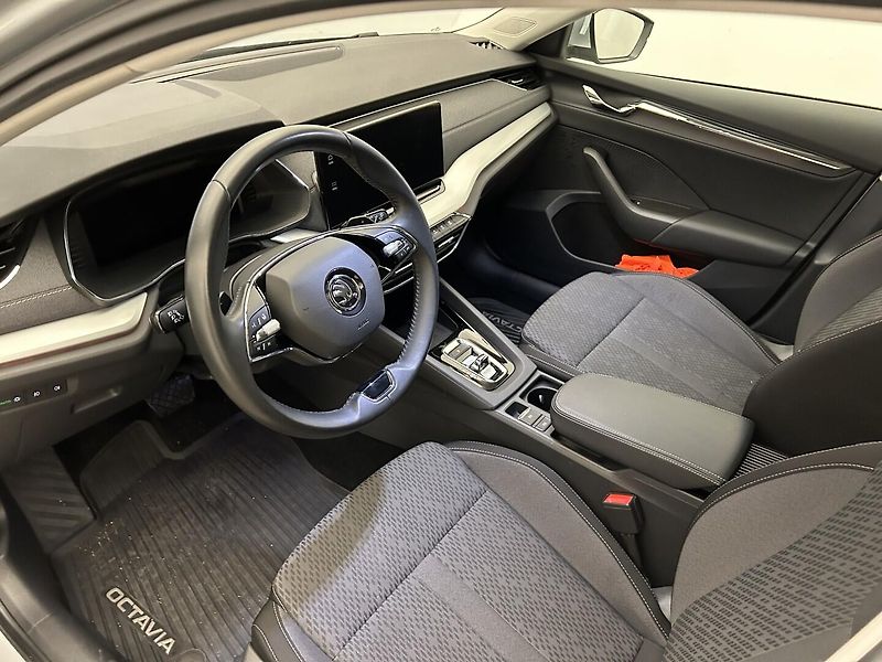 Škoda Octavia 2.0 TDI Style - fotka 6 z 27