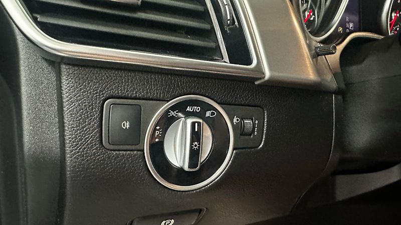 Mercedes-Benz GLE 250D / 4.MATIC / DVĚ SADY KOL - fotka 43 z 46