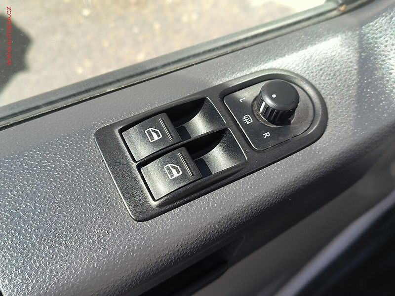 Volkswagen Transporter (2012) 2.0TDi 4x4 L2H1 9míst, TZ - fotka 16 z 17