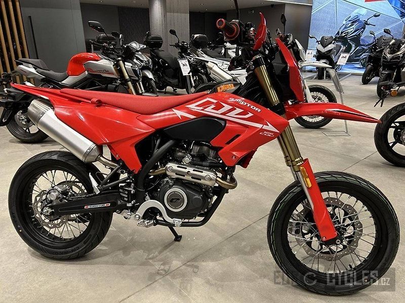 QJ Motor (2026) COV 125 Super Motard - Skladem - fotka 5 z 18
