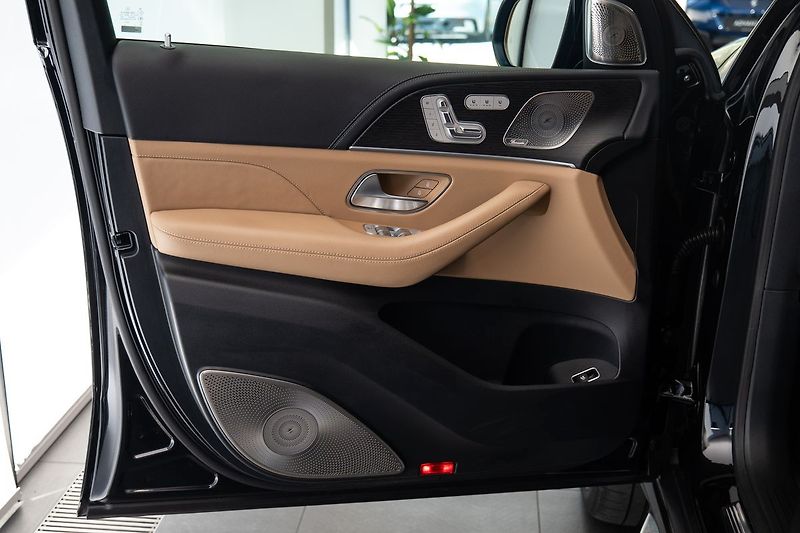 Mercedes-Benz GLS d 4MATIC E-active body control - fotka 7 z 24