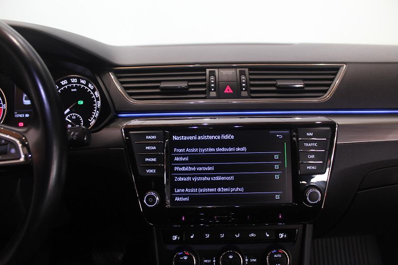Škoda Superb (2015) 2.0TDI DSG STYLE+ Navi LED - fotka 33 z 43