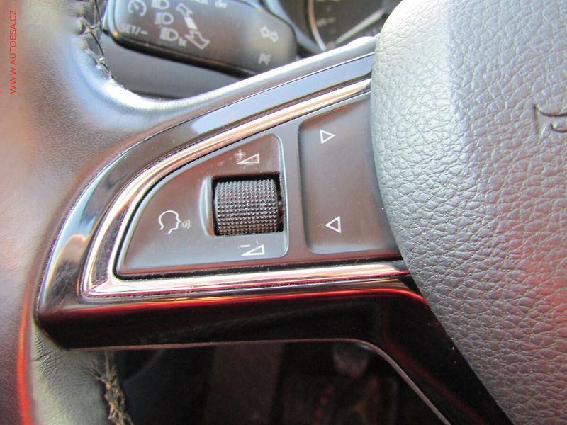 Škoda Octavia (2016) 1.6 TDi, ČR, Xenon, AC - fotka 18 z 19