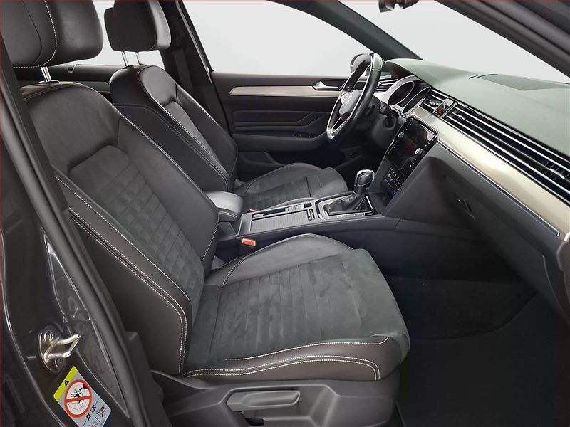 Volkswagen Passat (2021) 2.0 TDI, Automat, Kůže, Navi - fotka 9 z 23
