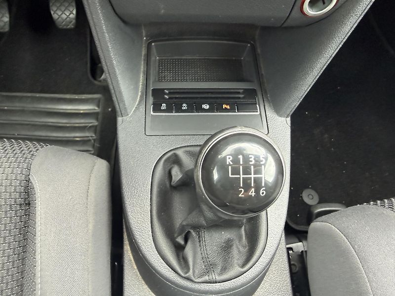 Volkswagen Touran - fotka 17 z 22