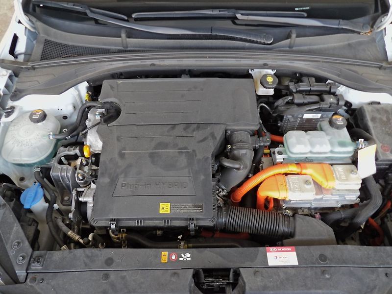 Kia Ceed 1.6GDI PHEV Comfort Tažné - fotka 27 z 36