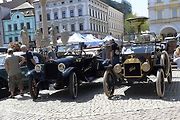 Čtyřicátý ročník Plaketové jízdy historických automobilů uspořádal kolínský Veteran Car Club.