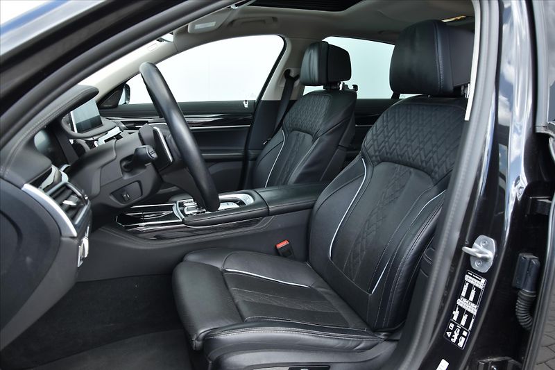 BMW Řada 7 740d xDrive 250kW LASER ČR - fotka 10 z 33