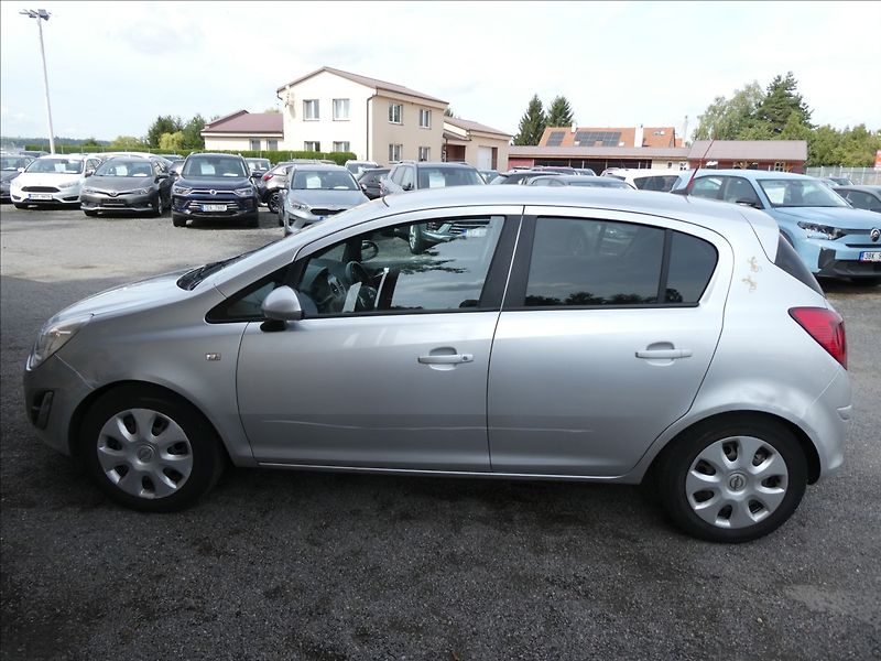 Opel Corsa 1,4 16V 74kW, drobné vady laku - fotka 5 z 42