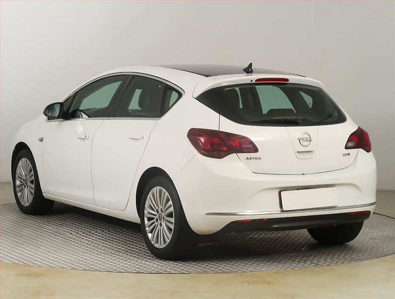 Opel Astra (2014) 1.6 CDTI, Tempomat - fotka 4 z 16