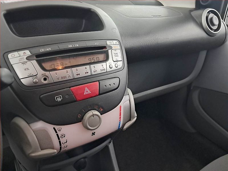 Peugeot 107 (2007) 1.0, jezdí výborně - fotka 12 z 16