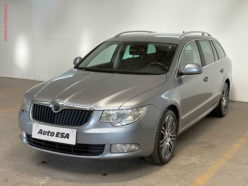 Škoda Superb (2012) 2.0 TDi, Ambition, xenon - fotka 3 z 15