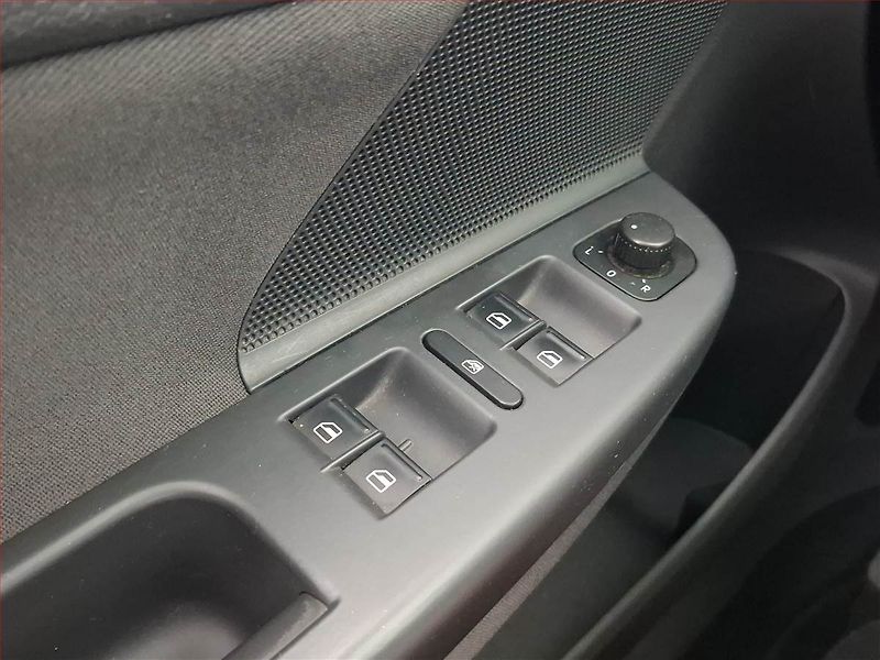 Volkswagen Golf (2007) 1.9 TDI, po STK, Tažné - fotka 14 z 14