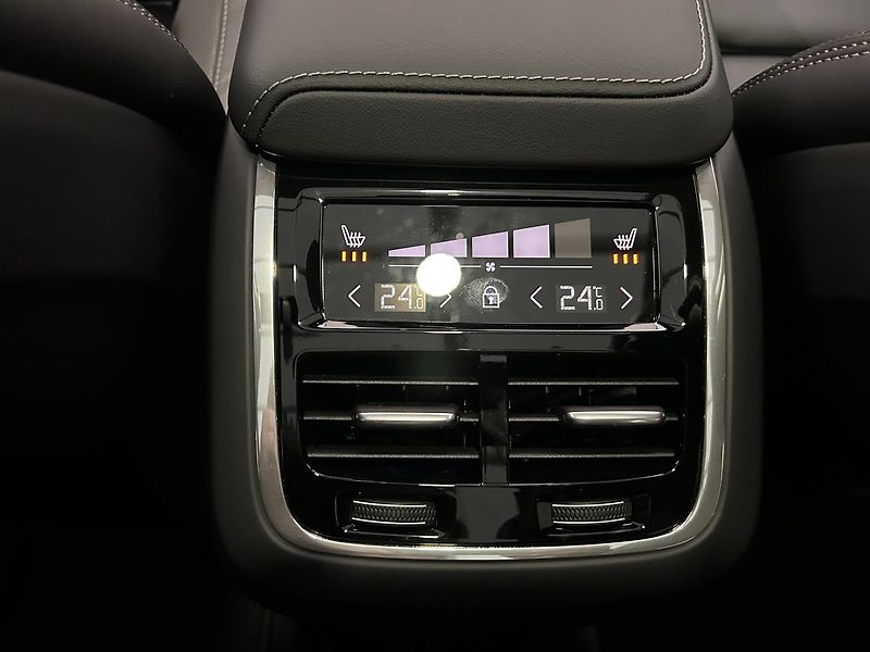Volvo XC60 2.0  B4 4x4 ULTIMATE - fotka 32 z 33
