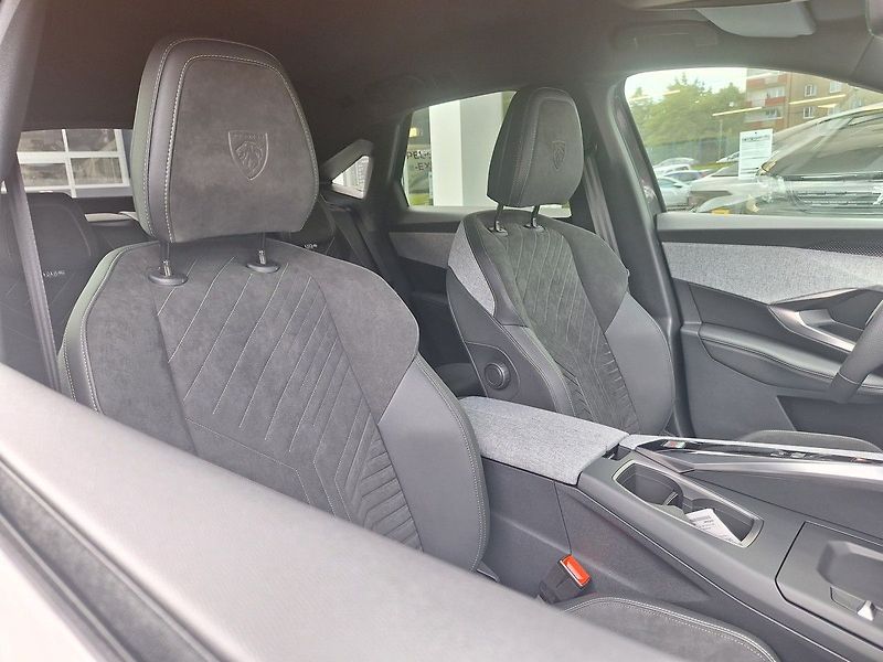 Peugeot 3008 (2026) GT Hybrid 145 e-DCS6 - fotka 11 z 22