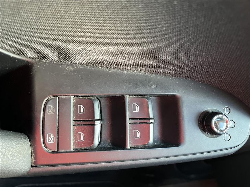 Audi A4 2,0 TDi KLIMA XENON 2x KOLA - fotka 24 z 33